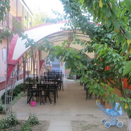 Monte Karlo Hotel Zaliznyy Port Exterior foto