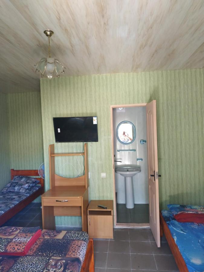 Monte Karlo Hotel Zaliznyy Port Exterior foto