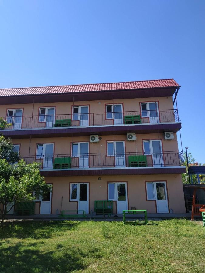 Monte Karlo Hotel Zaliznyy Port Exterior foto