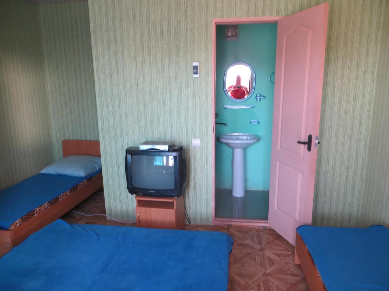 Monte Karlo Hotel Zaliznyy Port Exterior foto
